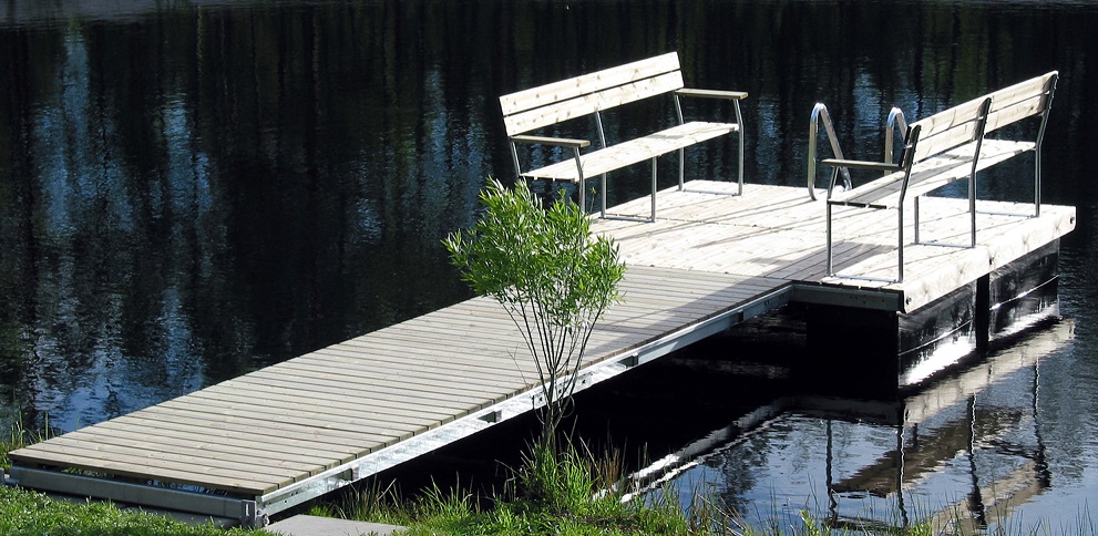 Brygga Ulpukka flytbrygga Brygga Ulpukka flytbrygga med bänkar