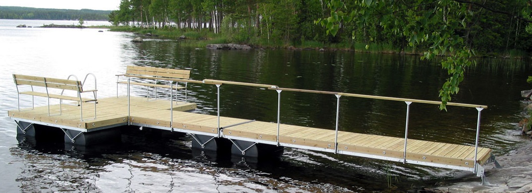 Rentukka DX 1-4-6 med räcken, bänkar och badstege. Rentukka DX 1-4-6 med räcken, bänkar och badstege.