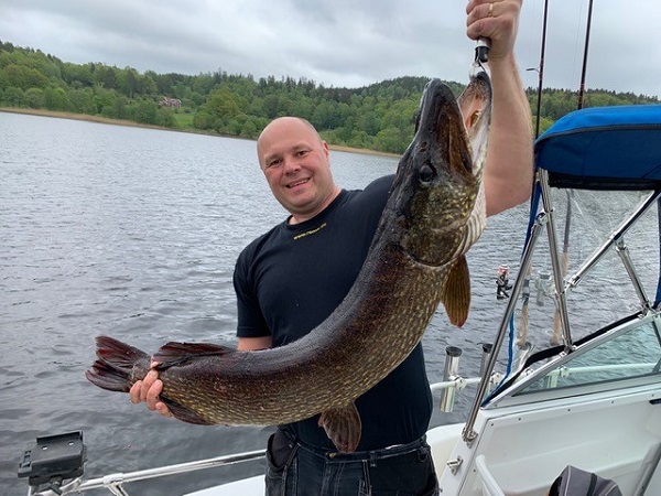 Gädda 9.5 kg/110 cm fångad i mjärde Ufo Gädda 9.5 kg/110 cm fångad i mjärde Ufo